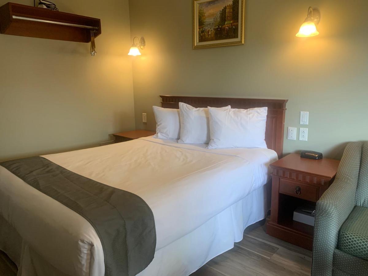 Hotel And Suites Les Laurentides Saint-Sauveur-des-Monts Exterior foto